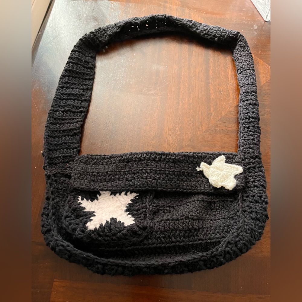 Crochet bag with details